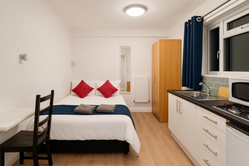 Hillingdon Apartment | Heathrow Studio , London , Shortstays