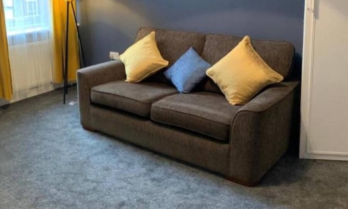 Newcastle-upon-Tyne Condo | HEATON BEAUTIFUL 3 BED SERVICED APARTMENT SLEEP 8