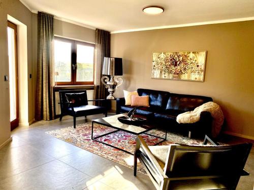 Bad Camberg Apartment | Heaven Homes XL - Luxusoase Balkon Parkplatz