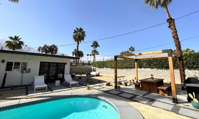 El Mirador House | Heaven or Palm Springs by Open Air Homes + Pool