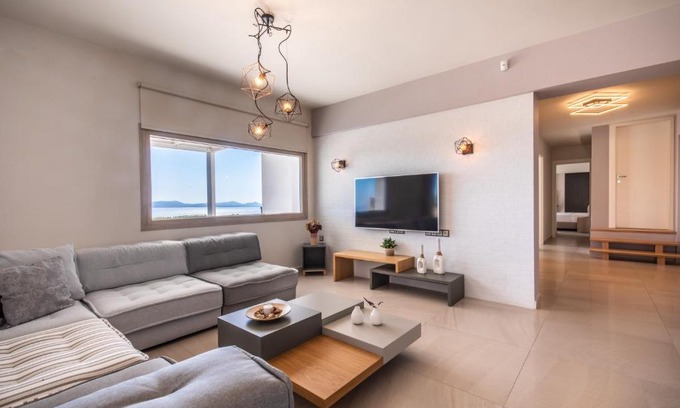 Naxos Town Apartment | Heaven's Hill
