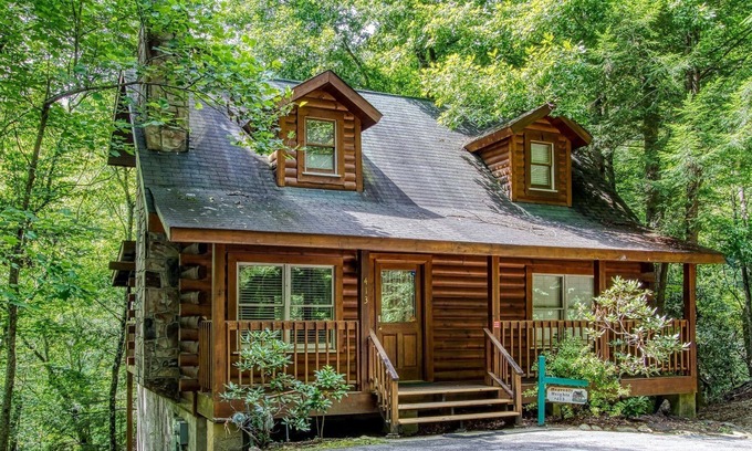 Gatlinburg Cabin | Heavenly Heights - Great Location! Close To All The Action! 2 Bedroom Cabin by Redawning