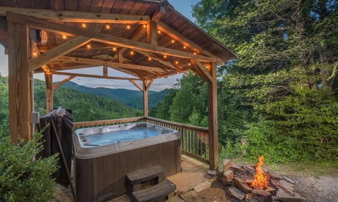 Spruce Pine House | Heavenly Mtn Views, Hot Tub+Fire Pit+Grill, Fireplace, WiFi, Hike, Close to BRP!