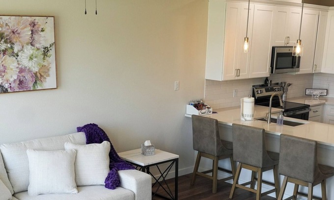 Stephenville House | “Heavenly” NEW 2025 LUXURY Townhome walking distance to Tarleton.