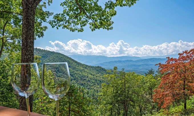 Sevierville Ski Chalet | Heavenly Views Cabin - With Hot Tub and Mountain Views!
