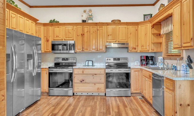 Pittman Center Apartment | Heavenly Views Lodge 4 Bedroom Apts by RedAwning
