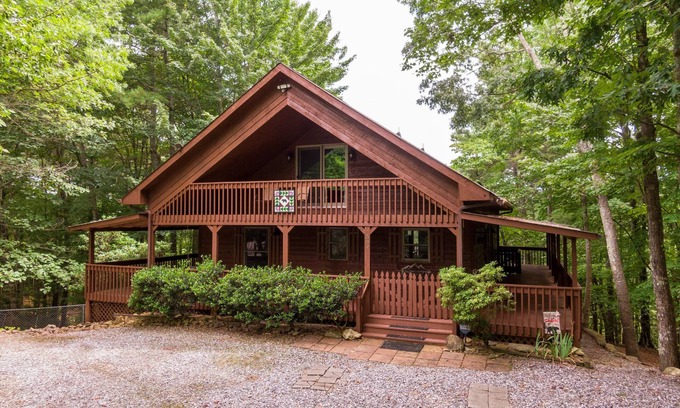 Ferguson House | Heavens Hideaway - 4 bedroom with views, allows pets, game tables