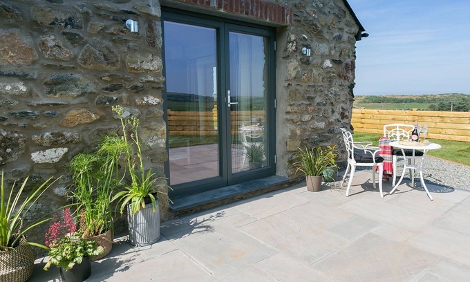 Cylch-Y-Garn Cottage | Hebog - a coastal that sleeps 2 guests in 1 bedroom