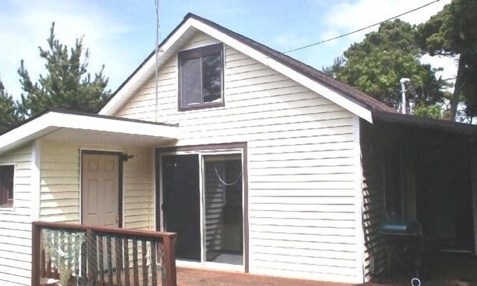Florence Cottage | Heceta Coastal Cottage - Walk to the Beach!