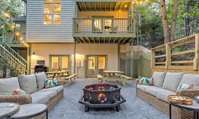 Sautee Nacoochee House | Helen Oktoberfest | Game Room & Fire Pit