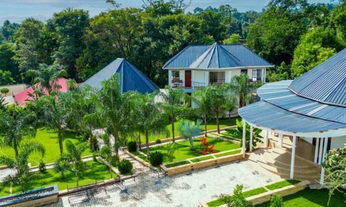 Moshi Bed & Breakfast | Hellen's Riverside Villas