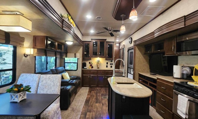 River Ranch Cottage | Hello Sunshine! RV and Golf Cart Rental at River Ranch! 152