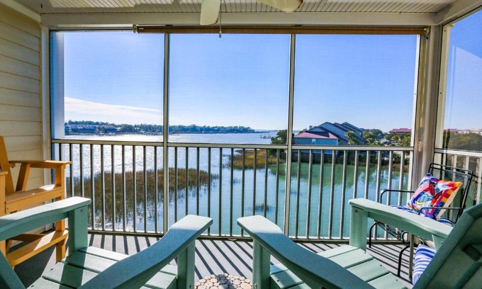 Folly Beach House | Hello Sunshine