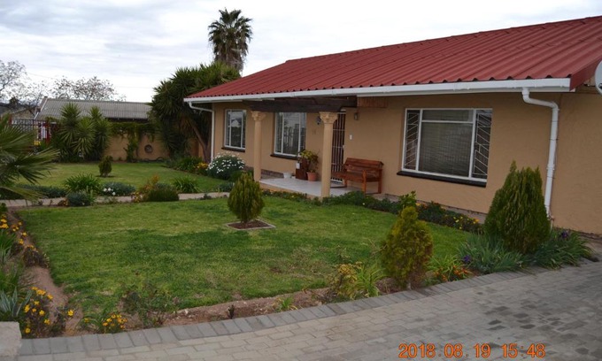 Oudtshoorn Apartment | Heloise Home Stay