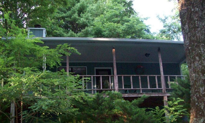 Blairsville Cabin | Helton Falls Lodge-Guesthouse cabin