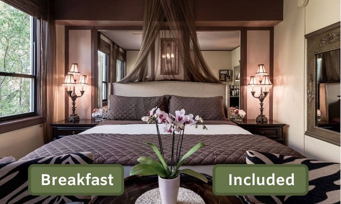 Palm Beach - West Palm Beach Hotel | 🌴 Hemingway Garden Palm Beach Island 🌴 FREE Valet Parking 🌴 Breakfast 🌴 Pool