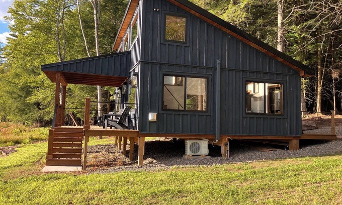 Otego Cabin | Hemlock Hideaway – Luxury Cabin - Romantic & Remote Getaway in Upstate, NY