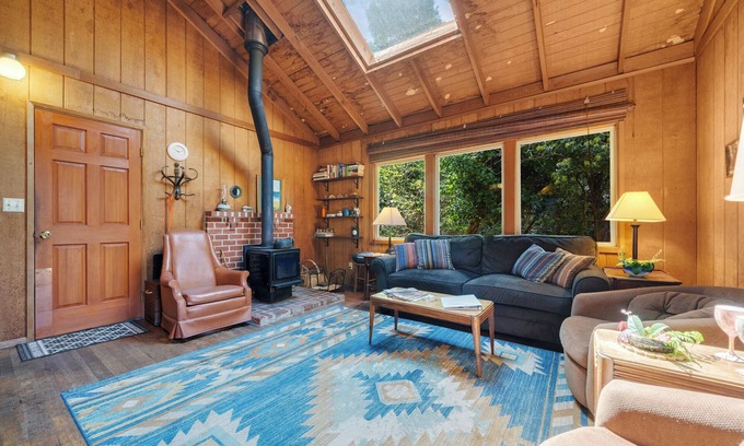 Rockaway Beach Cabin | Hemlock Inn, private cozy space