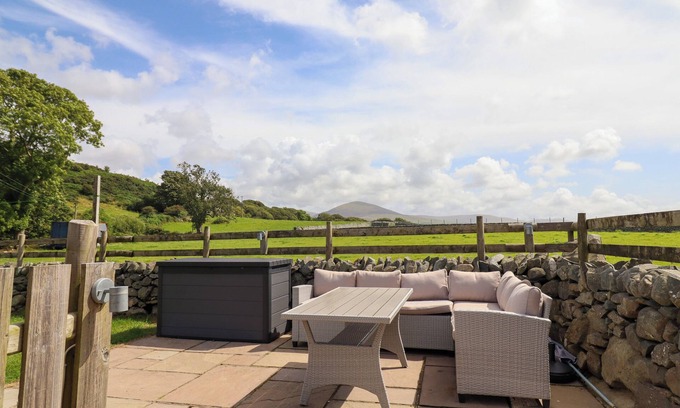 Llanfair Cottage | HEN ARGOED COTTAGE, pet friendly, with open fire in Llanfair