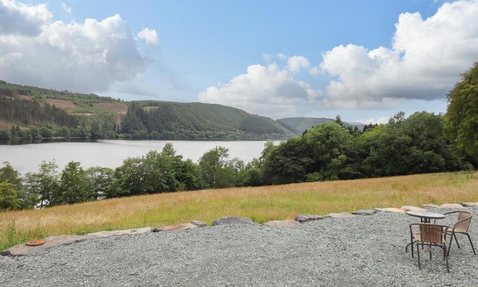 Llanwddyn House | Hen Blaid