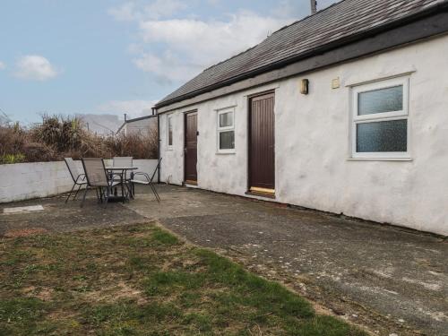 Cemaes Bay House | Hen Stabl at Tyn Llan