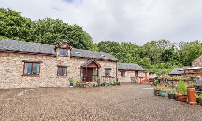 Rhyd-y-foel Cottage | HENBLAS COTTAGE, family friendly, with a garden in Rhyd-Y-Foel