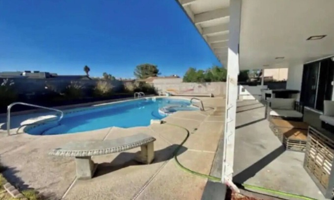 Highland Hills House | Henderson House 6beds,Pool,backyard,pet friendly, free parking