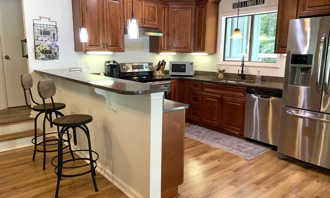 Hendersonville House | Hendo Hideaway-Enjoy Hendersonville & Brevard