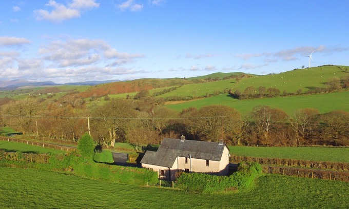 Aberhosan House | Hendre - Three Bedroom House, Sleeps 5