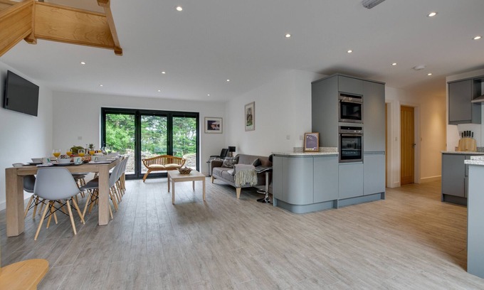 Bodorgan House | Hendy Marian - Four Bedroom House, Sleeps 8