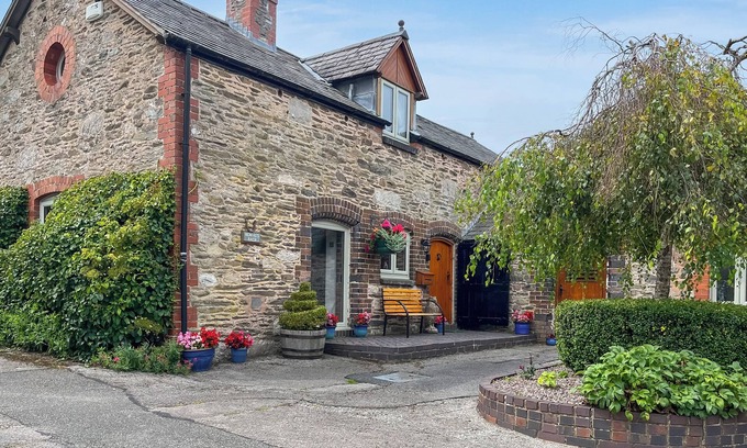 Hendrerwydd Cottage | Henfaes Bach - UK50268