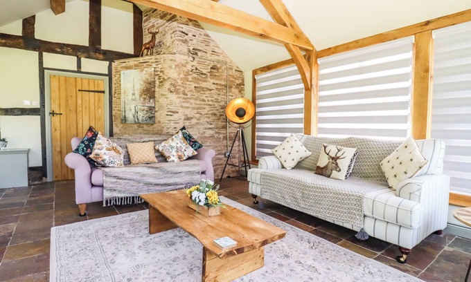 Hope under Dinmore Cottage | HENHOUSE FARM, pet friendly, luxury holiday cottage in Bodenham