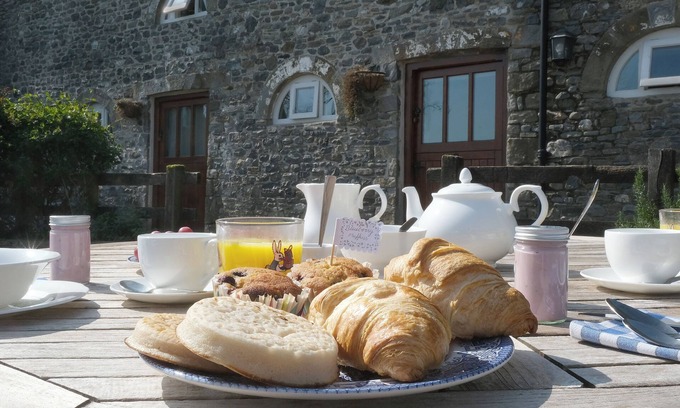 Llandovery Bed & Breakfast | Henllys Estate B&B