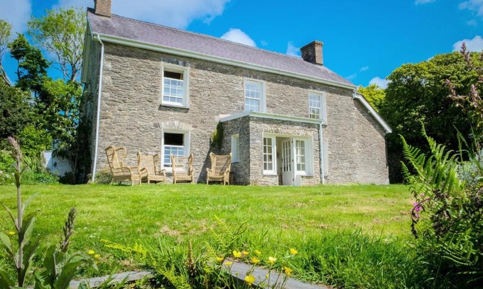 Felindre Farchog House | Henllys