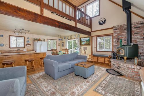 Arnold House | Hennessys Laughing Bear Lodge