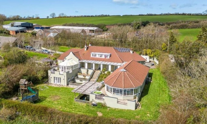 Berrynarbor House | Henstridge House