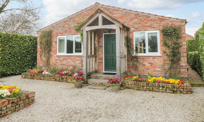 Low Catton Cottage | HERB COTTAGE, romantic, with a garden in York