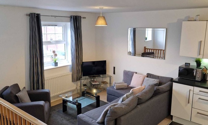 Hereford House | HEREFORD – Robin Coach House: Modern 2-Bed with Parking on City Outskirts
