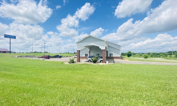 Herington Hotel | Herington Inn & Suites