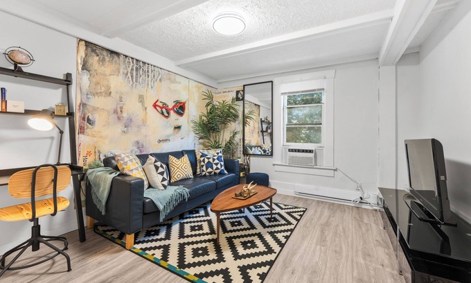 Mount Pleasant House | Heritage Home in Heart of City + 2 Parking Spots