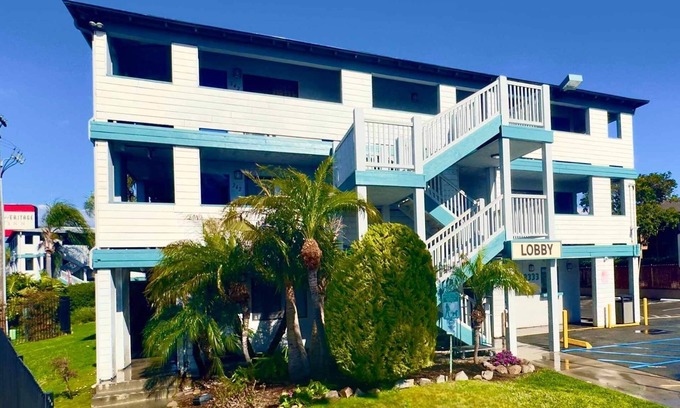 Midway-Pacific Highway Hotel | Heritage Inn San Diego