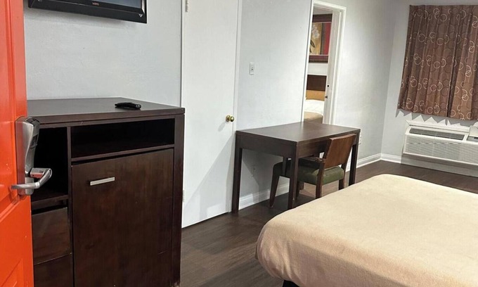 Westmont Hotel | Heritage Inn