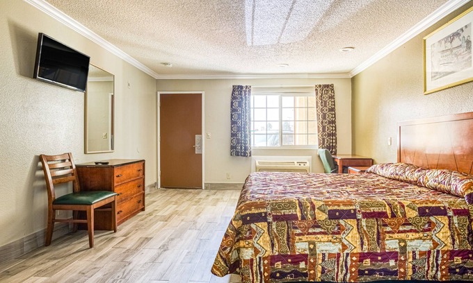 West Whittier-Los Nietos Hotel | Heritage Inn