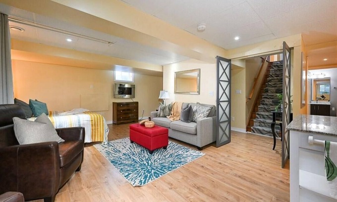 St. Catharines House | Heritage Point Cozy Executive & Family Bungalow