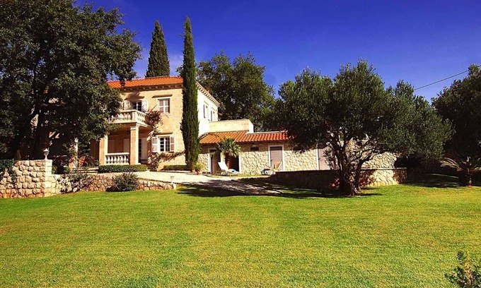 Cilipi Villa | Heritage villa perfect for families with pets