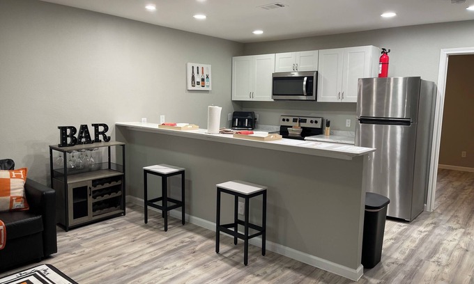 West Arlington Apartment | Hermès Luxe Escape:Chic &Stylish in Arlington