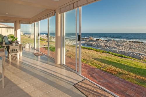 Hermanus House | Hermanus Haven, entire home, on the sea, private pool, secure