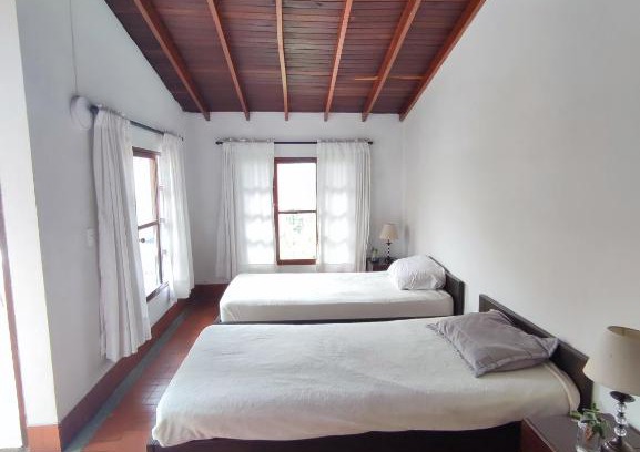 Robledo House | Hermosa Casita Vertical