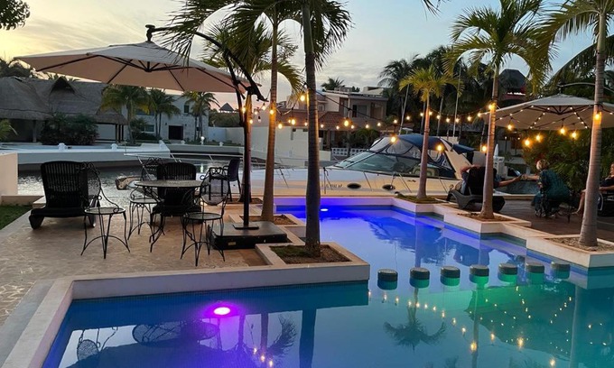 Puerto Aventuras Villa | Hermosa mansión en Puerto Aventuras con alberca