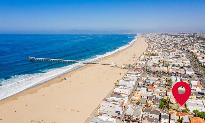 Hermosa Beach Cottage | Hermosa Walk Street 2b Beach Cottage! Steps to the Sand!